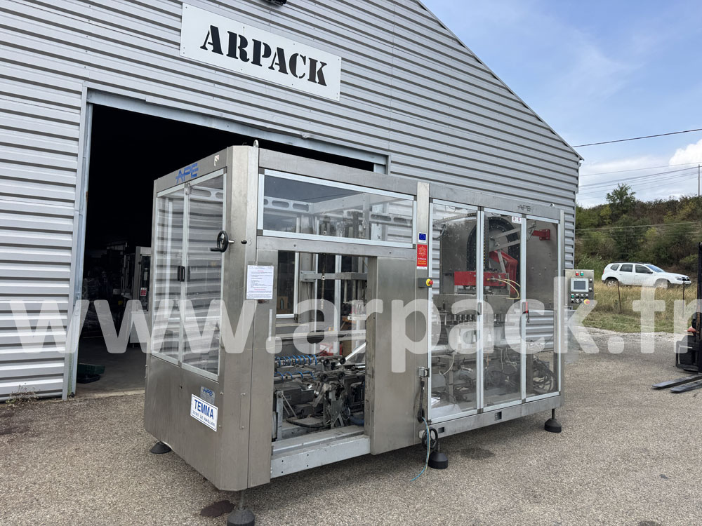Formeuse encaisseuse APE 8000 bouteilles par heure
